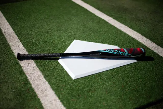 Alt view image 2 of 2 - Moxie Baseball Bat | USA 12 Drop | 2 1/4 Barrel | 1 Pc. Aluminum