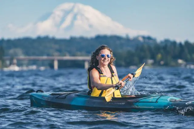 Alt view image 5 of 6 - MoveVent Curve Paddle Sports Life Vest