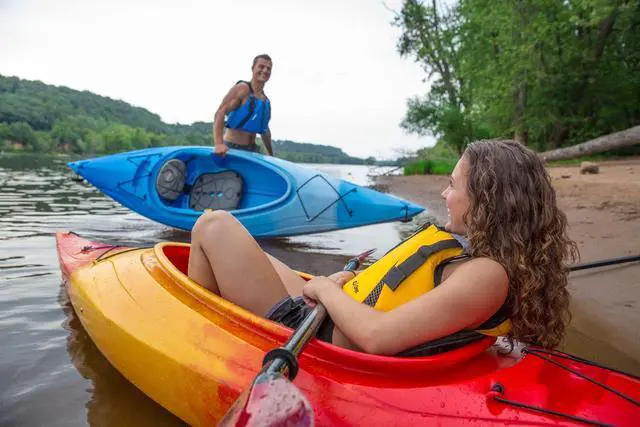 Alt view image 3 of 6 - MoveVent Curve Paddle Sports Life Vest