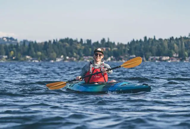 Alt view image 6 of 6 - MoveVent Curve Paddle Sports Life Vest