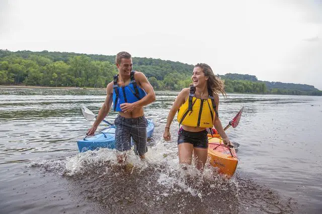 Alt view image 3 of 5 - MoveVent Curve Paddle Sports Life Vest