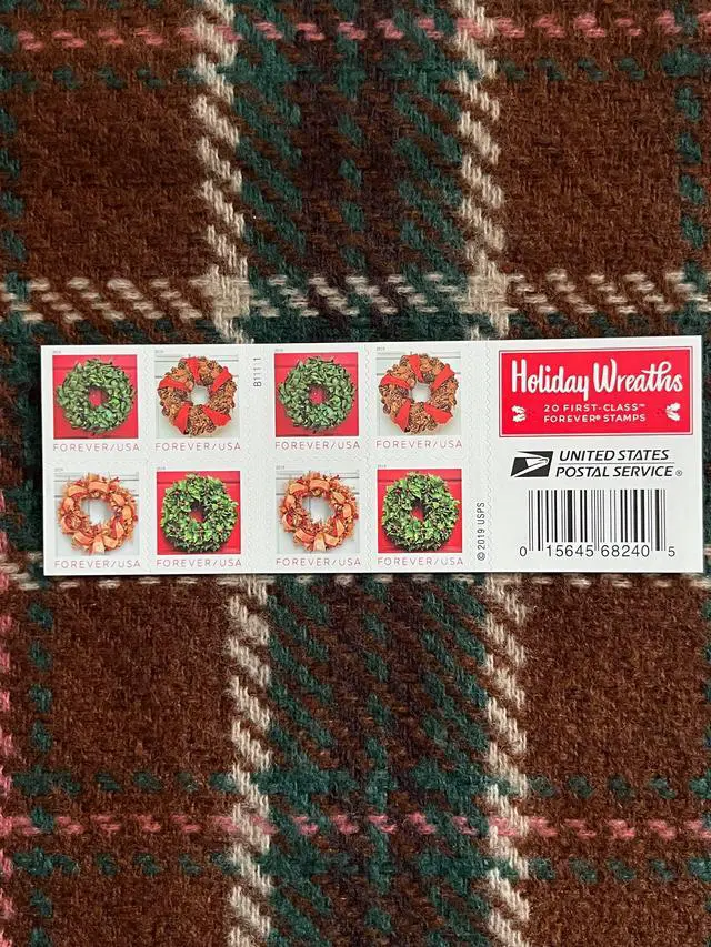 Alt view image 2 of 2 - US Stamps 2019 Holiday Wreaths 5 Sheets of 20