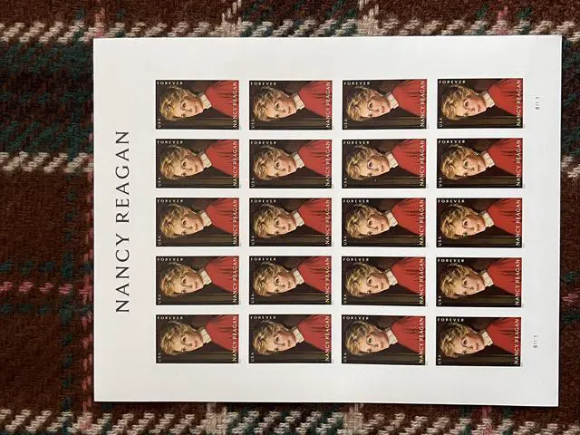 Main image of US Stamps 2022 Nancy Reagan 5 Sheets of 20
