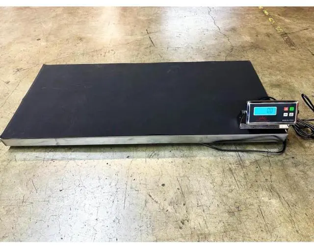 Alt view image 3 of 7 - Liberty LS-922 Livestock Scale 1000 lb x 0.2 lb Size 43" x 20" Heavy Duty Digital Animal Scale, Vet Scale & Farm Scale for Dogs, Goat, Pig or Sheep