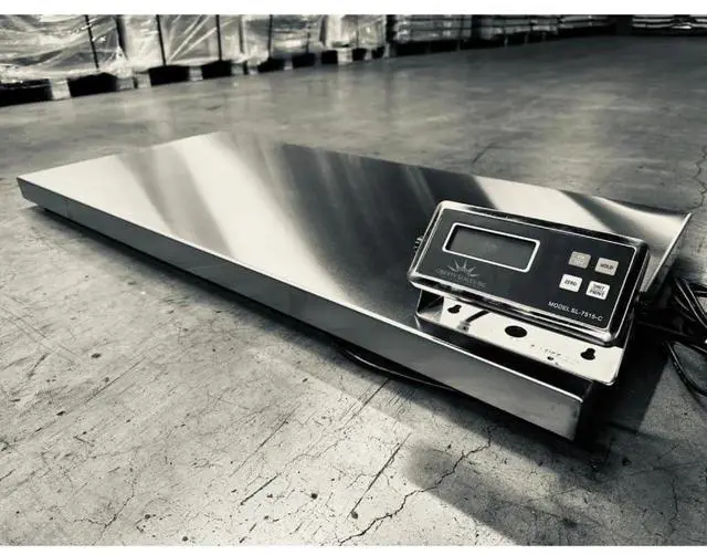 Alt view image 5 of 7 - Liberty LS-922 Livestock Scale 1000 lb x 0.2 lb Size 43" x 20" Heavy Duty Digital Animal Scale, Vet Scale & Farm Scale for Dogs, Goat, Pig or Sheep