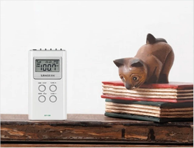Alt view image 3 of 4 - America, Inc. dt-120-white DT-120 AM/FM Stereo PLL Synthesized Pocket Receiver