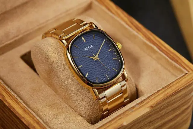 Alt view image 3 of 5 - Unisex Square Round Retro Gold Stainless Steel Strap Analog Quartz Elegant Wrist Watches (ZX-1)
