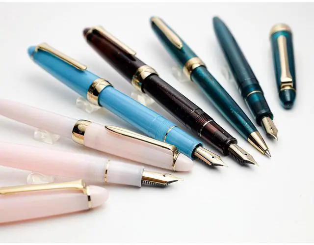 Alt view image 3 of 3 - Sailor Fountain Pen, SHIKIORI Shiki Woven Grass Play, Snow Rabbit Fine Point, 11-0657-204