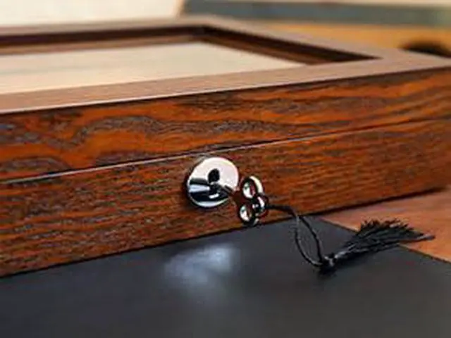 Alt view image 5 of 6 - Fountain Pen Display Case 12 Pens, Wood Pen Display Box, Lockable Pen Storage Box with Glass and High-End Hardware, Pen Box Organizer, Pen Collection Display Case (Brown with Camel Velvet)