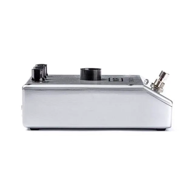 Alt view image 3 of 7 - MXR M222 TALK BOX Effects Pedal Voicebox for Guitar, Keyboard and other instruments with 2- Cable, Dunlop Picks, 2- MXR Patch Cable Bundle