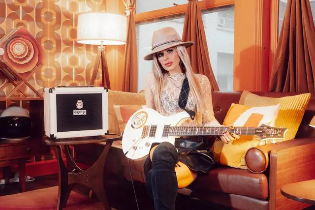 Alt view image 5 of 7 - Crush 20RT Orianthi Limited Edition 20 Watts, White