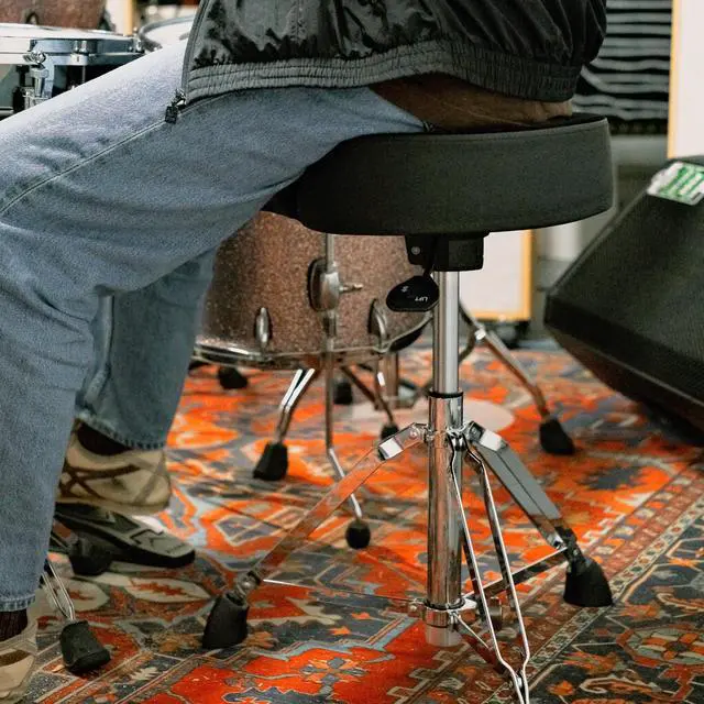 Alt view image 2 of 7 - Drum Throne, 4" Padded Drum Stool, Hydraulic Drum Seat Height Adjustable, Heavy Duty Motorcycle Style Drum Chair, Airlift Guitar Chair, Drumming Stools with Anti-Slip Feet for Adults Drummers