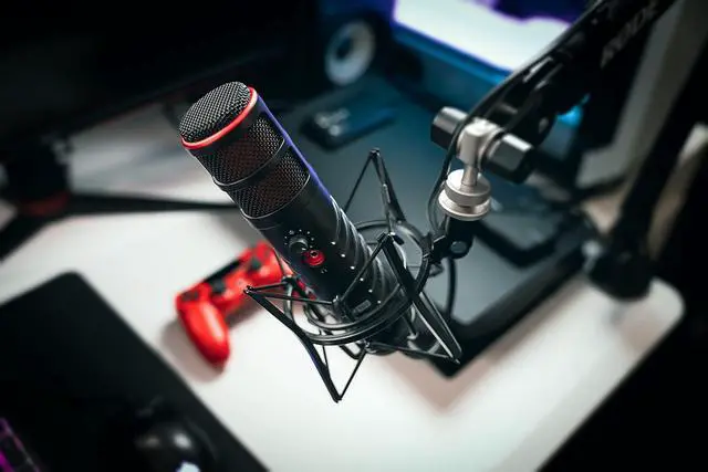 Alt view image 6 of 7 - RØDE X XDM-100 Professional USB Dynamic Microphone and Virtual Mixing Solution For Streamers and Gamers,Black