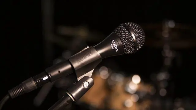 Alt view image 2 of 7 - OM7 Hypercardioid Handheld Dynamic Vocal Microphone for Stage Singers - Black