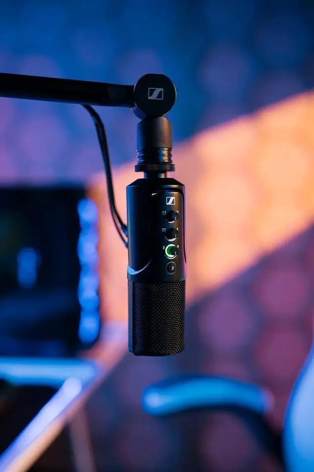 Alt view image 4 of 7 - Professional Profile USB Microphone Streaming Set with Boom Arm, 3 m USB-C Cable & Mic Pouch