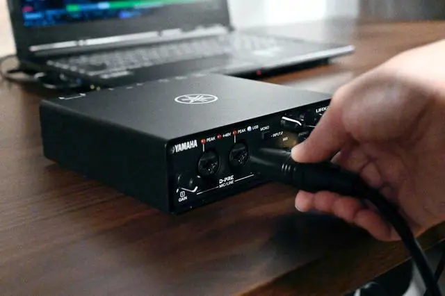 Alt view image 4 of 6 - 2-in/2-out USB-C Audio/MIDI Interface with 32-bit/192kHz Support, 2 combo Inputs, DSP-Powered Mixing/Effects, Steinberg Software Suite, Black URX22C