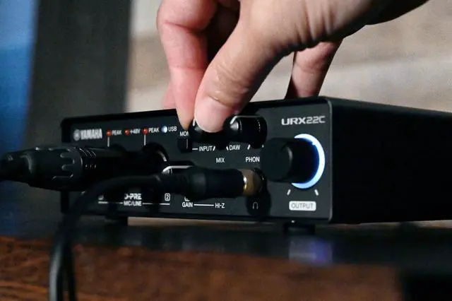 Alt view image 5 of 6 - 2-in/2-out USB-C Audio/MIDI Interface with 32-bit/192kHz Support, 2 combo Inputs, DSP-Powered Mixing/Effects, Steinberg Software Suite, Black URX22C