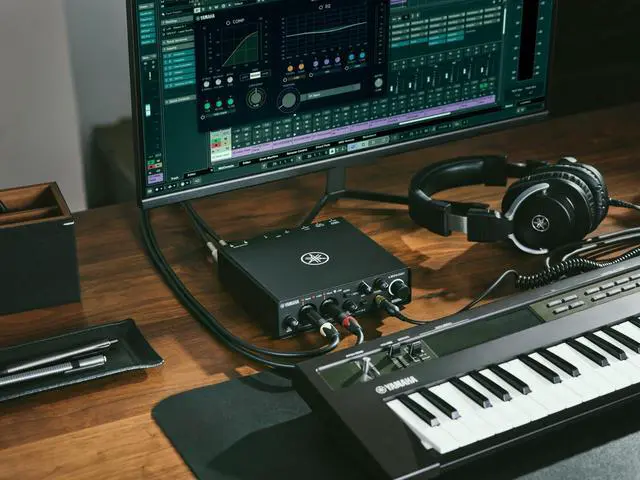Alt view image 6 of 6 - 2-in/2-out USB-C Audio/MIDI Interface with 32-bit/192kHz Support, 2 combo Inputs, DSP-Powered Mixing/Effects, Steinberg Software Suite, Black URX22C