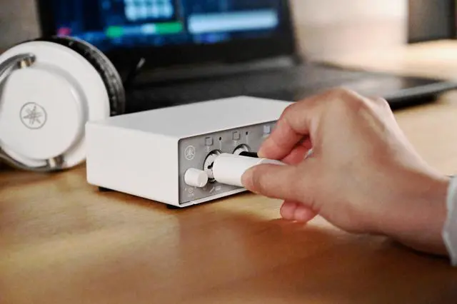 Alt view image 6 of 7 - 2-in/2-out USB-C Audio Interface with 24-bit/192kHz Support, 2 Combo Inputs, Direct Monitoring, Loopback Function, and Steinberg Software Suite, White UR22MK3 W
