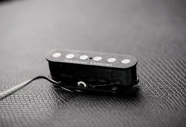 Alt view image 2 of 3 - Quarter Pound Tele - Bridge - Black