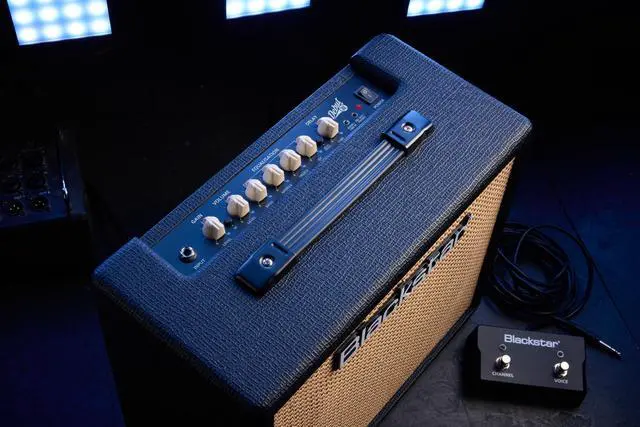 Alt view image 7 of 7 - Debut 30E Combo Guitar Amp - Black