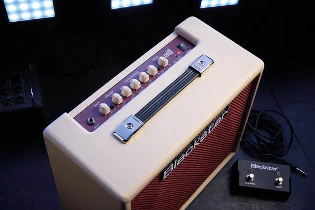 Alt view image 7 of 7 - Debut 30E Combo Guitar Amp - Cream