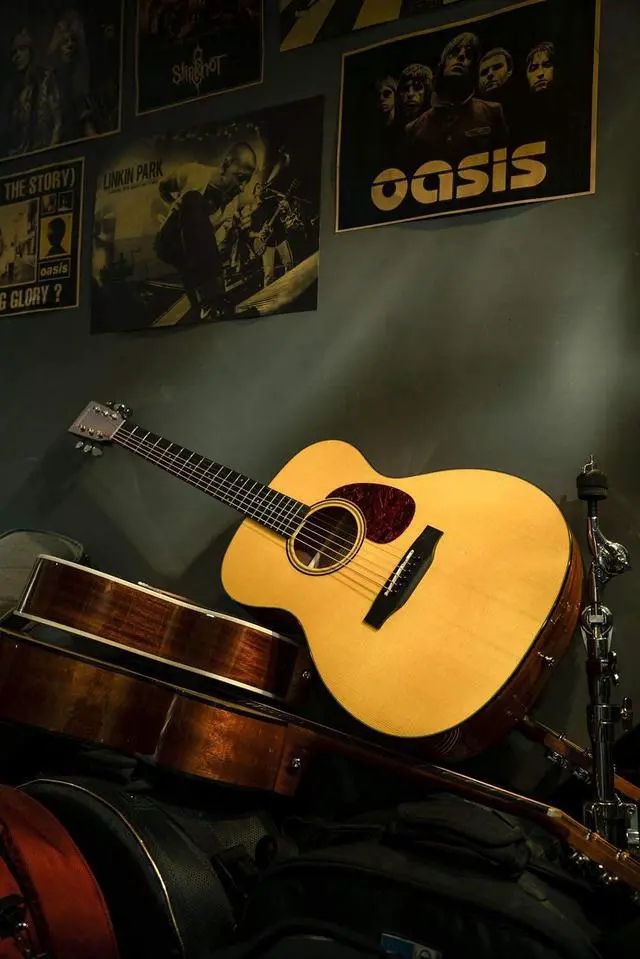 Alt view image 7 of 7 - 40 Acoustic Guitar, OOO, 4/4 Full-Size, with D'Addario EXP16 Strings, Solid Spruce Top, Vintage Tinted Gloss, Mahogany Back & Sides, Right(10A)