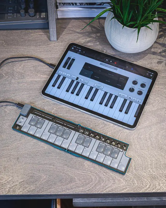 Alt view image 6 of 7 - nanoKEY Fold | Foldable MIDI Keyboard - Alpine Green