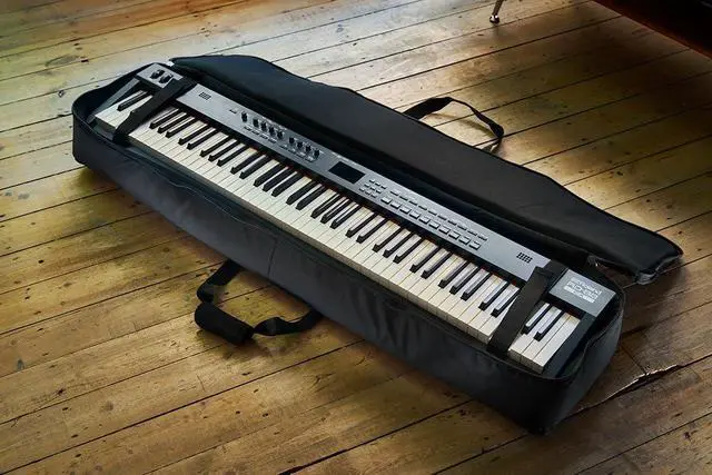 Alt view image 4 of 6 - CB-B88S | Keyboard Carrying Bag | For Slim 88-Note Keyboards | Fits RD-88EX, RD-08, FP-30X, FP-10 and GO:PIANO88 | Durable & Comfortable Design | Detachable Shoulder Strap | 2 Accessory Pockets