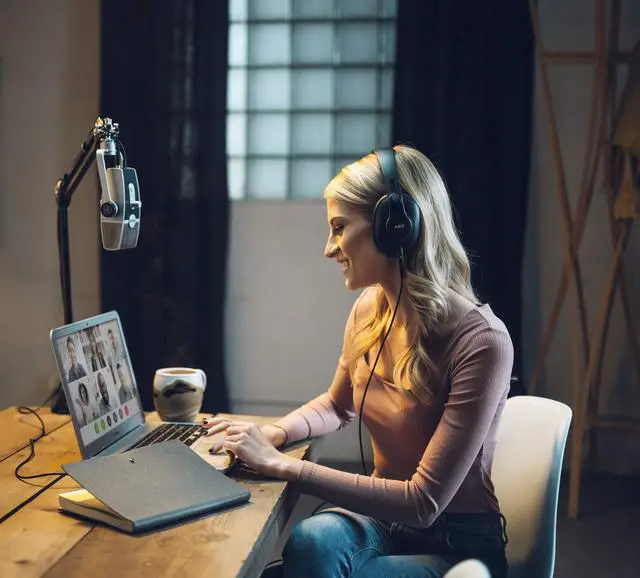Alt view image 7 of 7 - Podcaster Essentials Kit