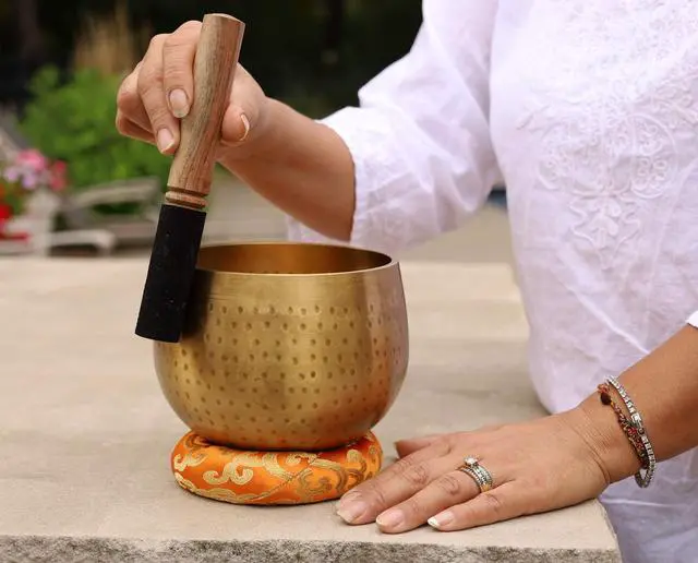 Alt view image 7 of 7 - Tibetan Ring Gong Meditation Singing Bowl Mallet Cushion Set (Jumbo)