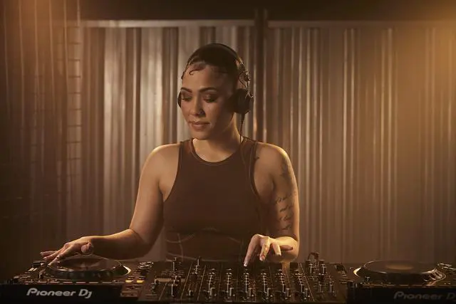 Alt view image 4 of 5 - HDJ-CX Professional On-Ear DJ Headphones (Black)