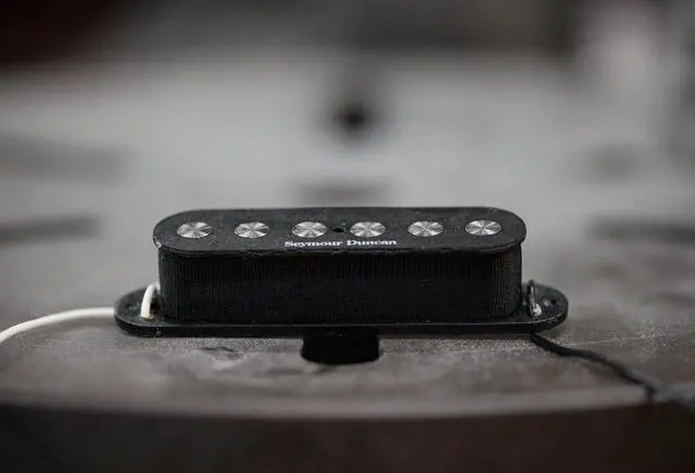Alt view image 3 of 3 - Quarter Pound Strat - Neck/Middle/Bridge - Black