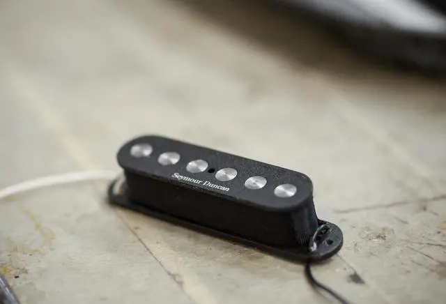 Alt view image 2 of 3 - Quarter Pound Strat - Neck/Middle/Bridge - Black