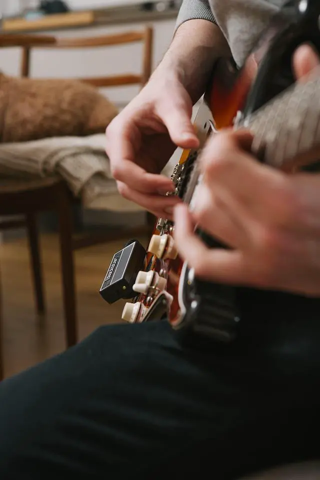 Alt view image 4 of 5 - Electric Guitar Headphone Amplifier (AP2FLYGTR)