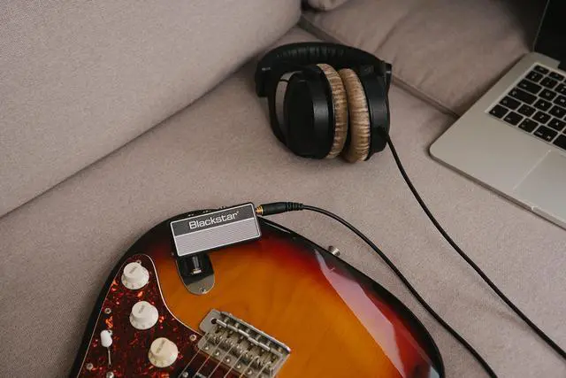 Alt view image 5 of 5 - Electric Guitar Headphone Amplifier (AP2FLYGTR)