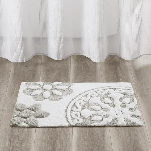 Main image of Medallion Cotton Tufted Bath Rug