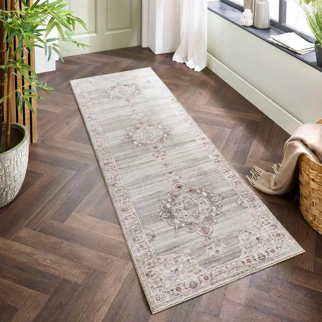 Main image of Majestic GC_RYL1007 Green 2 ft. 7 in. x 9 ft. 10 in. Area Rug