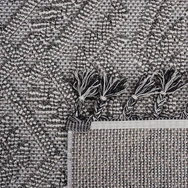 Alt view image 6 of 7 - Collection 4X6 White/White /Traditional Indoor/Outdoor Area Rug