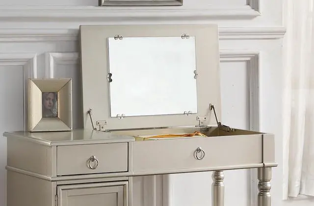 Alt view image 5 of 7 - Bedroom Vanity Set w Stool Open Up Mirror Storage Space Drawers Rubber wood Ring Pull Handles Silver Color Vanity