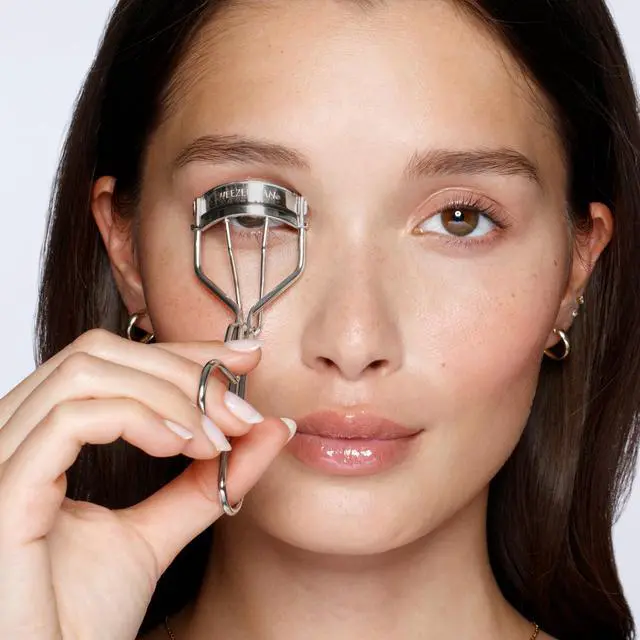 Alt view image 2 of 7 - Classic Eyelash Curler for All Eye Shapes with Refill Pads