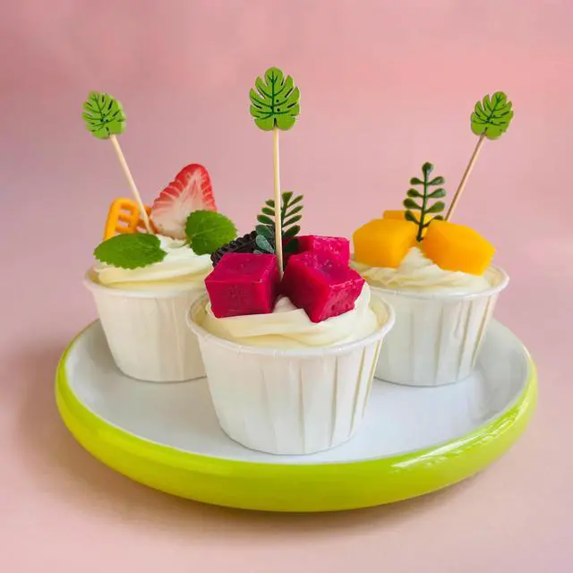 Alt view image 6 of 6 - 200 PCS Green Monstera Leaf Cocktail Picks 5 Inch Long Fancy Bamboo Toothpicks for Appetizers Skewers Sticks Food Garnish for Drinks Fruit Summer Tropical Hawaiian Palm Jungle Party Decorations