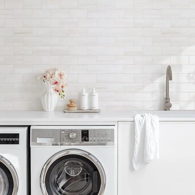 Alt view image 4 of 7 - 100-Piece Glossy Dolomite White Peel and Stick Backsplash Tile,3''x6'' PVC Subway Tile with White Grout, Stick on Backsplash for Kitchen/Bathroom/Fireplace