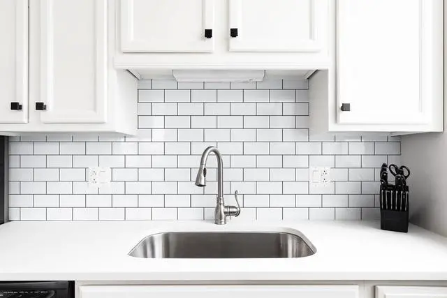 Alt view image 2 of 7 - 100 Pieces Peel and Stick Backsplash for Kitchen, 3" x 6" PVC Subway Tile, Glossy White with Dark Gray Grout, Self Adhesive Stick on Wall Tiles for Kitchen, Bathroom, Fireplace, RV