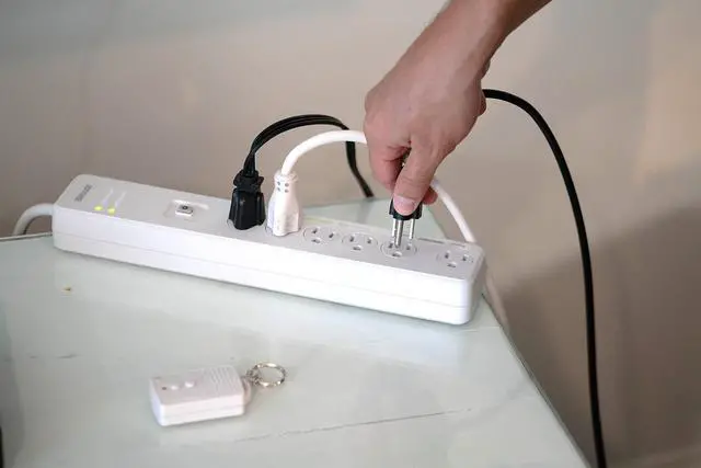 Alt view image 3 of 6 - Southwire Energy Saving Surge Protector Power Strip - 1080J Protection - 80 Foot Wireless Remote Control - 6 Outlets - White - 5 Foot Cord