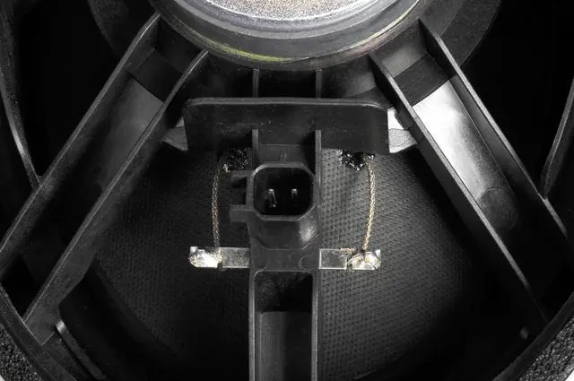 Alt view image 2 of 2 - 22753371 Front Door Radio Speaker