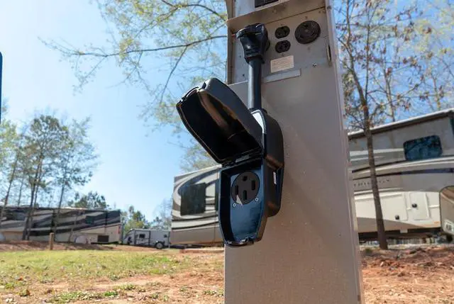 Alt view image 4 of 4 - Southwire Company LLC 44390 50A Portable, Black