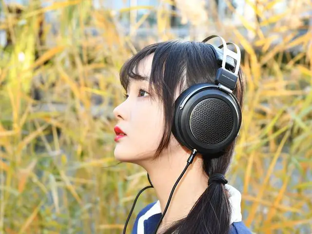 Alt view image 2 of 7 - JadeAudio JT1 Professional Studio Headphones for Recording Gaming Headset with Microphone, 50mm Diaphragms, Hi-Res Music Studio Headset
