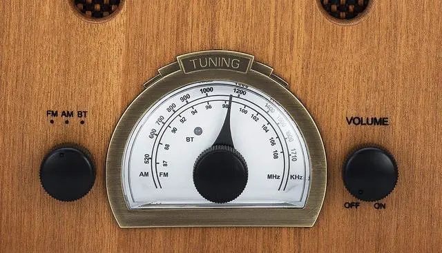 Alt view image 3 of 5 - Classic Vintage Retro Style AM/FM Radio with Bluetooth - Handmade Wooden Exterior Brown