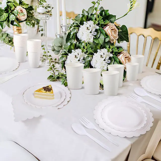 Alt view image 7 of 7 - 25 Set White Plates and Napkins Scalloped White Dinnerware